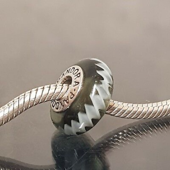 Pandora murano glass grey and white zig zag bead - Picture 2 of 4